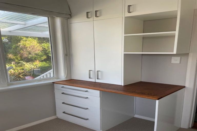 Photo of property in 87 Maungaraki Road, Korokoro, Lower Hutt, 5012