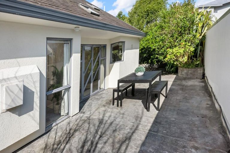 Photo of property in 2/94 Pretoria Street, Hutt Central, Lower Hutt, 5010