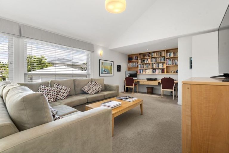 Photo of property in 5f Church Street, Devonport, Auckland, 0624