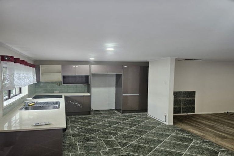 Photo of property in 19 Hiwihau Place, Glenfield, Auckland, 0629