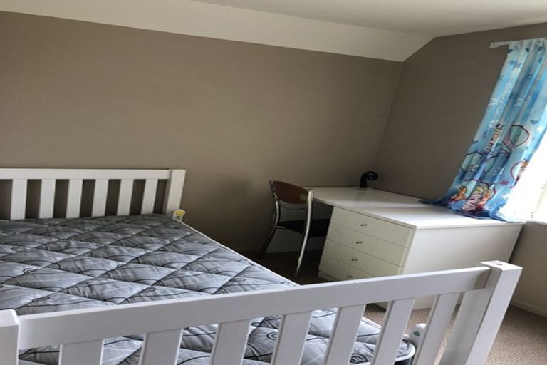 Photo of property in 14a Bracken Road, Newlands, Wellington, 6037