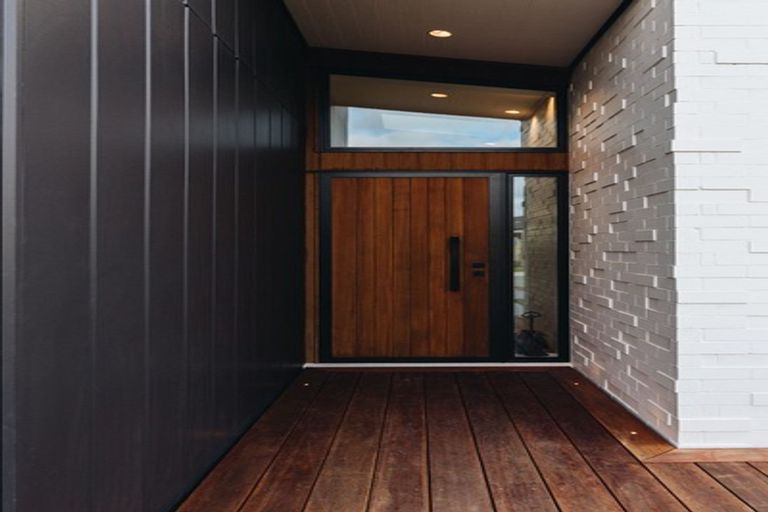 Photo of property in 14 Rotorua Grove, Aotea, Porirua, 5024