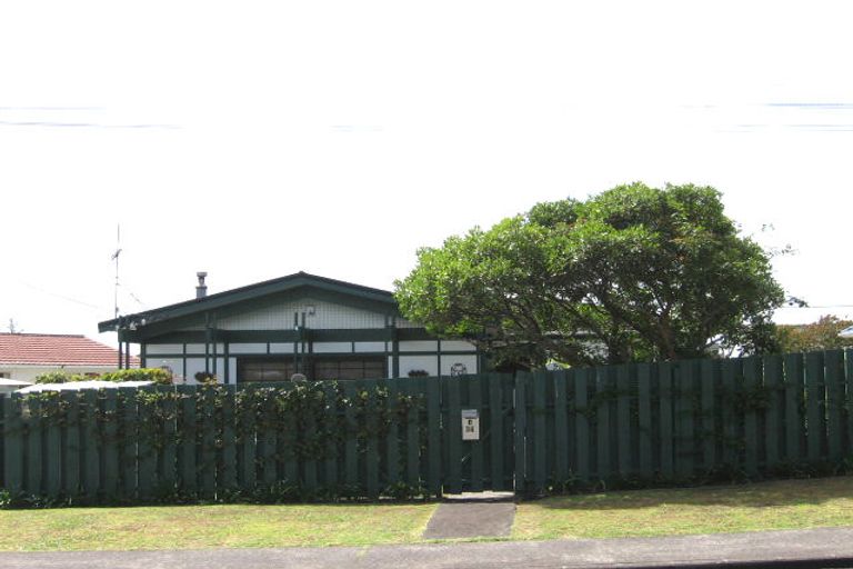 Photo of property in 1/67 Lancaster Road, Beach Haven, Auckland, 0626