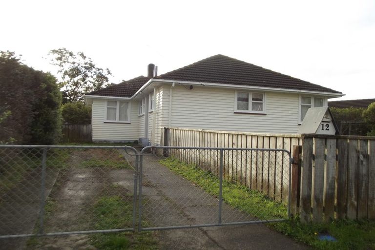 Photo of property in 12 Dorset Grove, Cannons Creek, Porirua, 5024