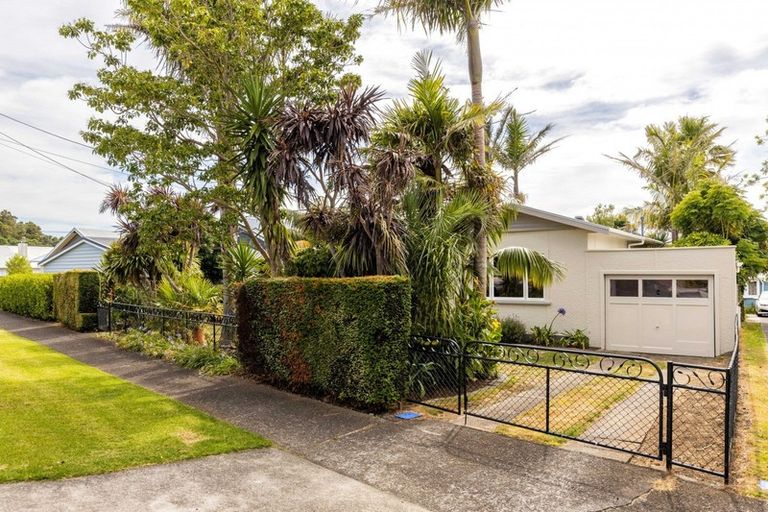 Photo of property in 65 Paynters Avenue, Strandon, New Plymouth, 4312
