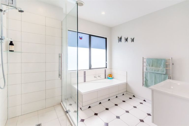 Photo of property in 30 Dell Road, Raumati South, Paraparaumu, 5032