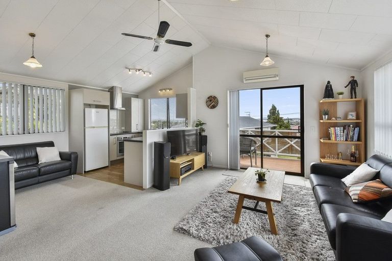 Photo of property in 1/21 Mataura Place, Clover Park, Auckland, 2019