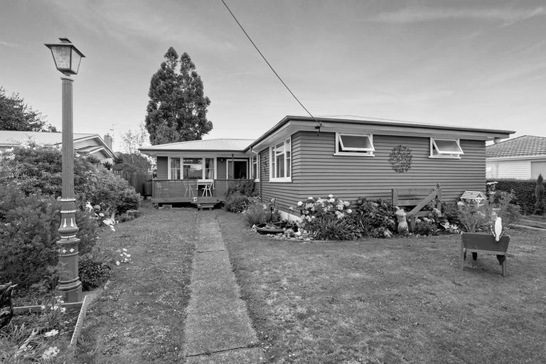 Photo of property in 16 Graham Street, Eltham, 4322