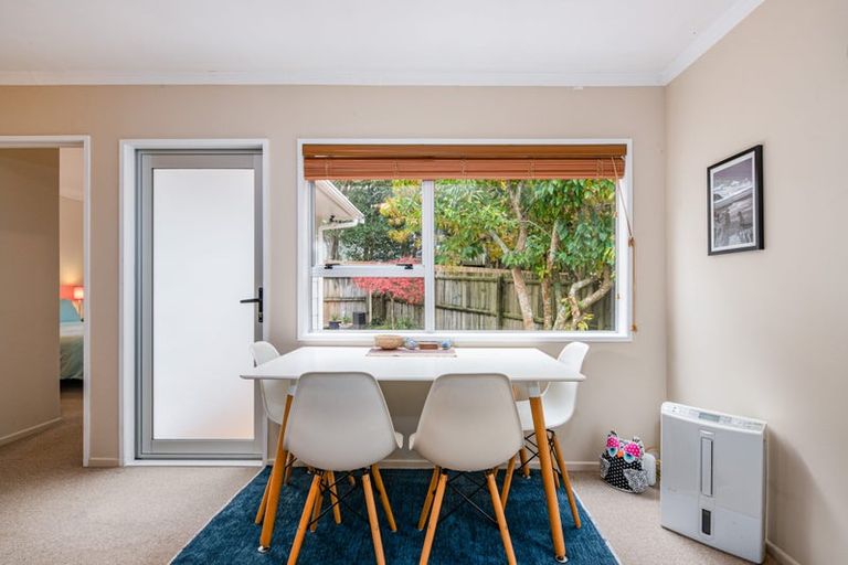 Photo of property in 1/22 Wirihana Road, Titirangi, Auckland, 0604
