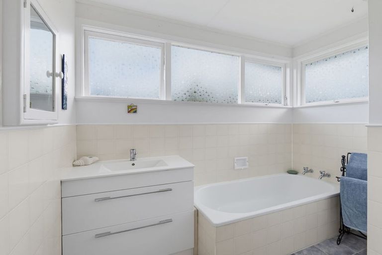 Photo of property in 24 Maungakaramea Road, Puwera, Whangarei, 0178