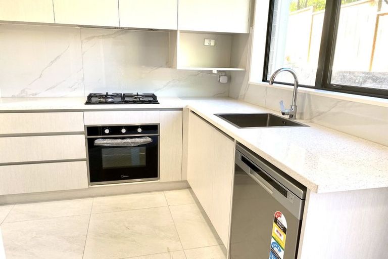 Photo of property in 8/36 Santiago Crescent, Unsworth Heights, Auckland, 0632