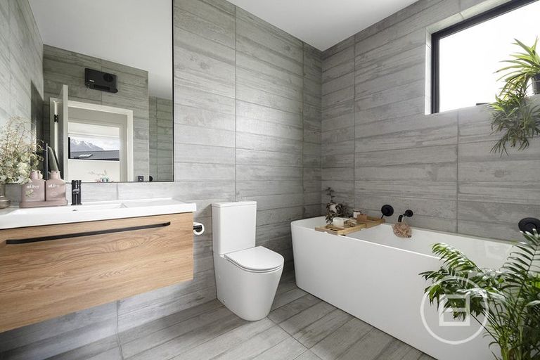 Photo of property in 52 Cunninghams Drive, Jacks Point, Queenstown, 9371