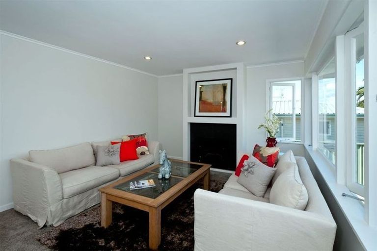 Photo of property in 16 Hauraki Crescent, Pinehill, Auckland, 0632