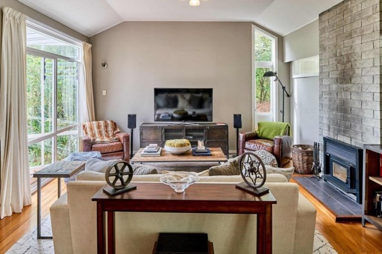 Photo of property in 47 Rona Street, Eastbourne, Lower Hutt, 5013