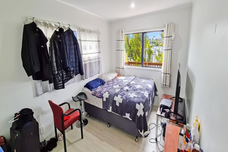 Photo of property in 9 Ngatoa Place, Glenfield, Auckland, 0629
