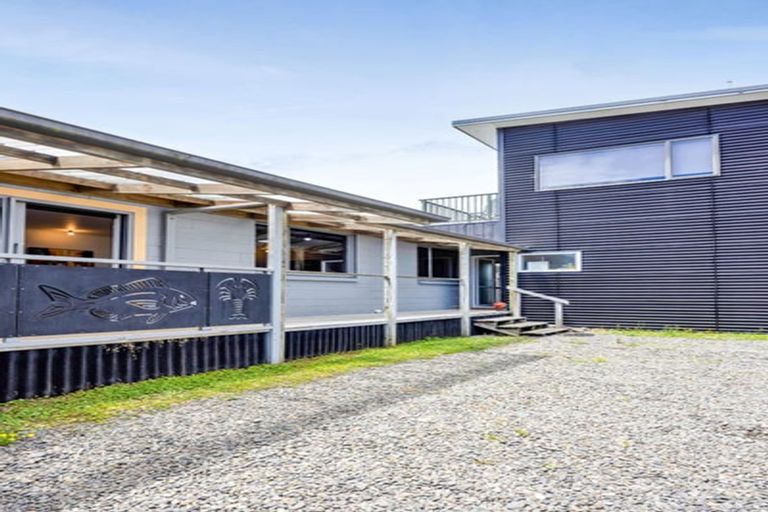 Photo of property in 14 West Quay, Waitara, 4320