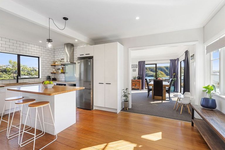 Photo of property in 4 Kiriwai Road, Paremata, Porirua, 5024