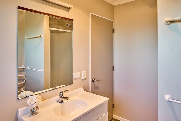 Photo of property in 3 Makora Grove, Paremata, Porirua, 5024