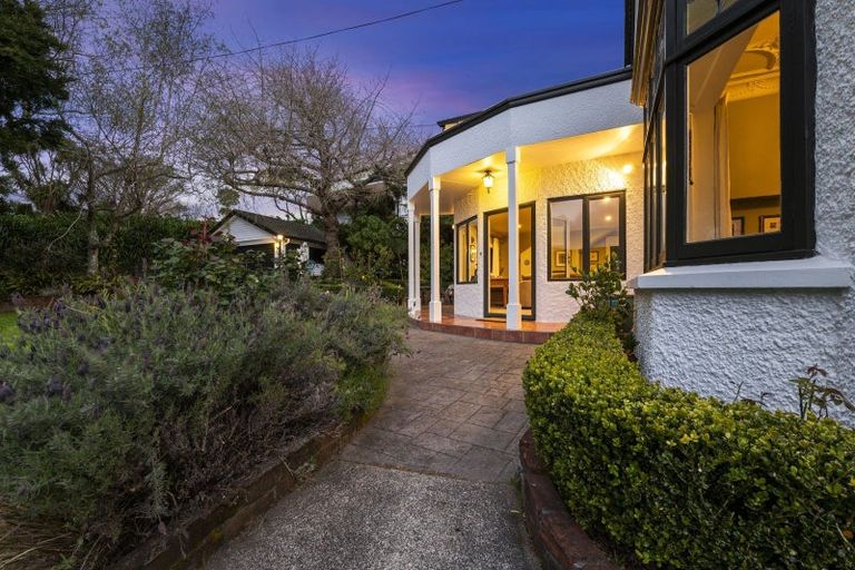 Photo of property in 18 Ridge Lane, New Plymouth, 4310
