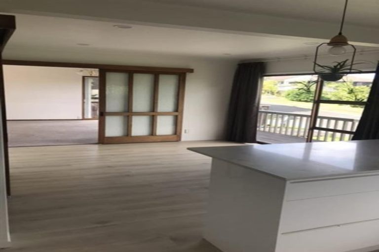 Photo of property in 4 Montclair Rise, Browns Bay, Auckland, 0630