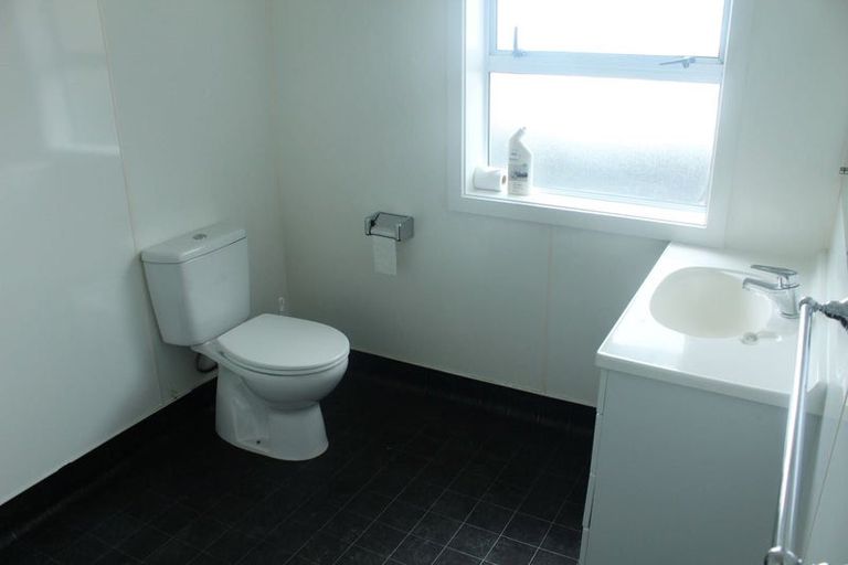 Photo of property in 64 Apu Crescent, Lyall Bay, Wellington, 6022