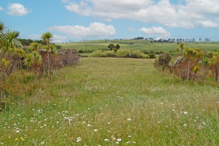 Photo of property in 17 Ranganui Road, Kaiwaka, 0573