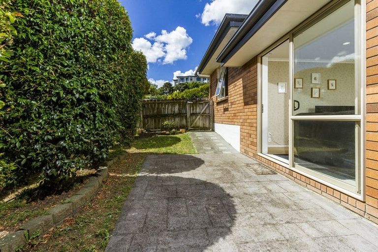 Photo of property in 5 Sunvista Avenue, Oteha, Auckland, 0632