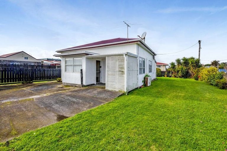 Photo of property in 9 Napier Street, Opunake, 4616