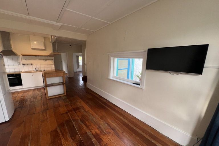Photo of property in 83 Apu Crescent, Lyall Bay, Wellington, 6022