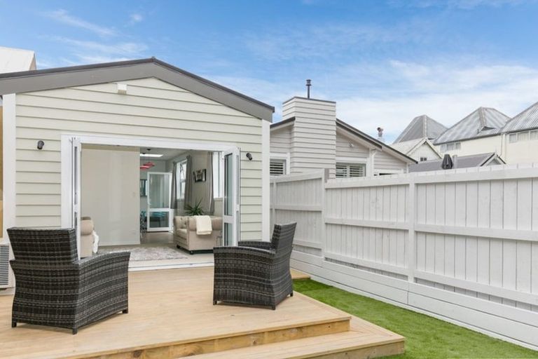 Photo of property in 79 Elizabeth Street, Mount Victoria, Wellington, 6011