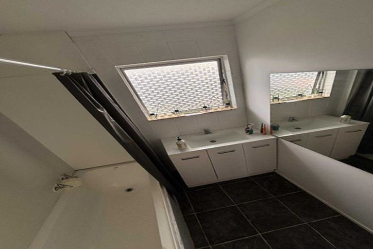 Photo of property in 135a Avalon Drive, Nawton, Hamilton, 3200