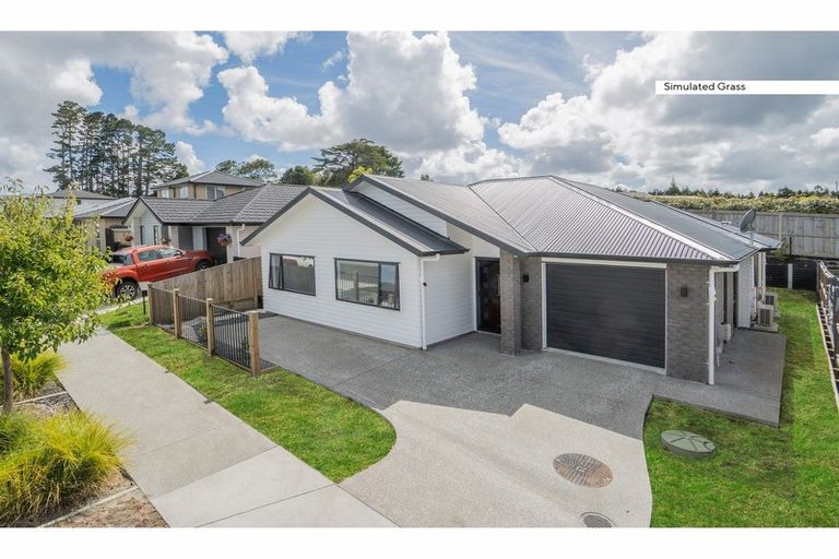 Photo of property in 30 Accolage Boulevard, Kumeu, 0810
