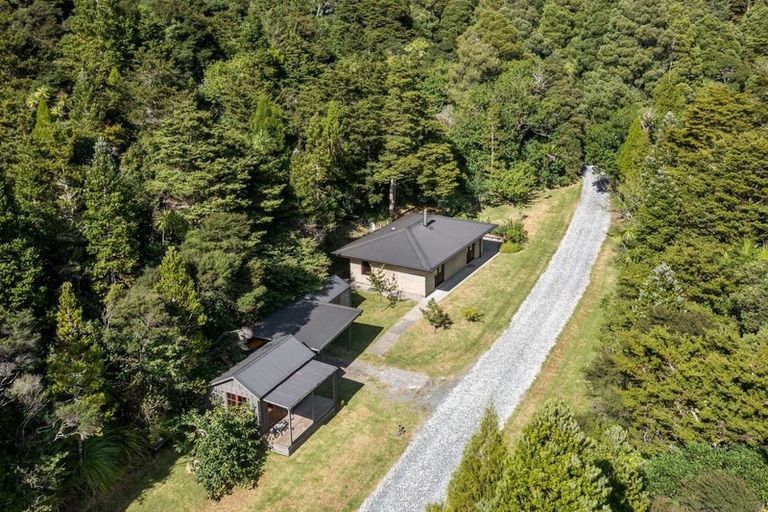 Photo of property in 28 Opahi Bay Road, Mahurangi West, Warkworth, 0983