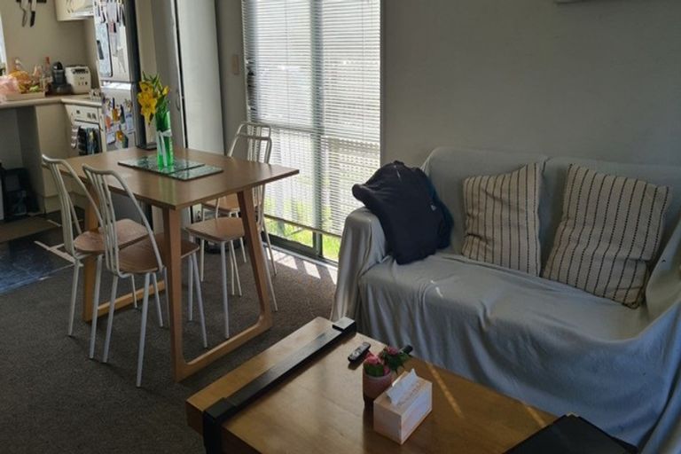 Photo of property in 15 Vitex Lane, Henderson, Auckland, 0612