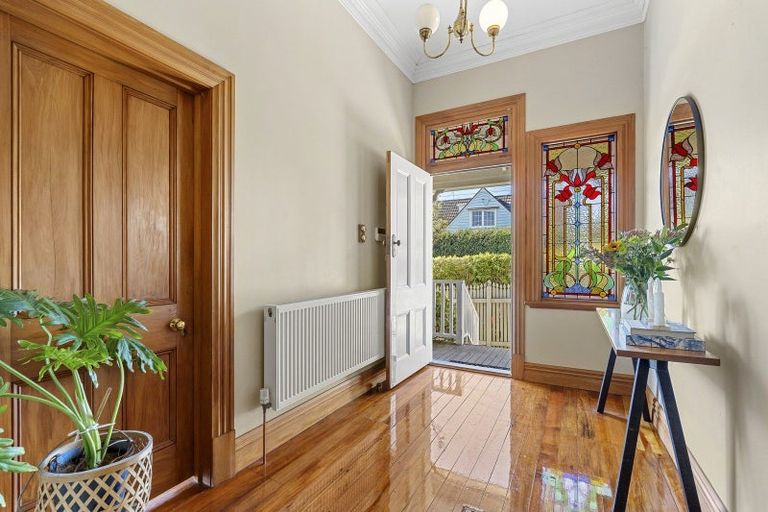 Photo of property in 62 Gilbert Street, New Plymouth, 4310