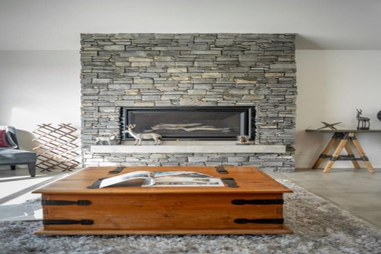 Photo of property in 73 Oak Road, Poraiti, Napier, 4112