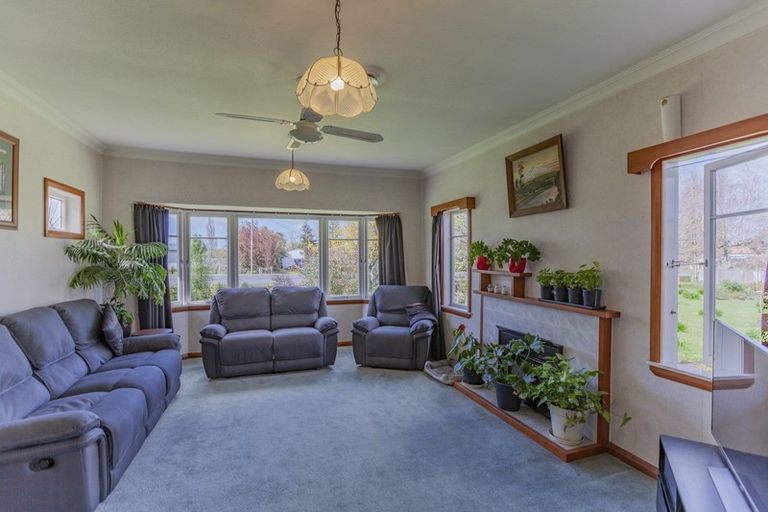 Photo of property in 2070 State Highway 2, Waipukurau, 4285