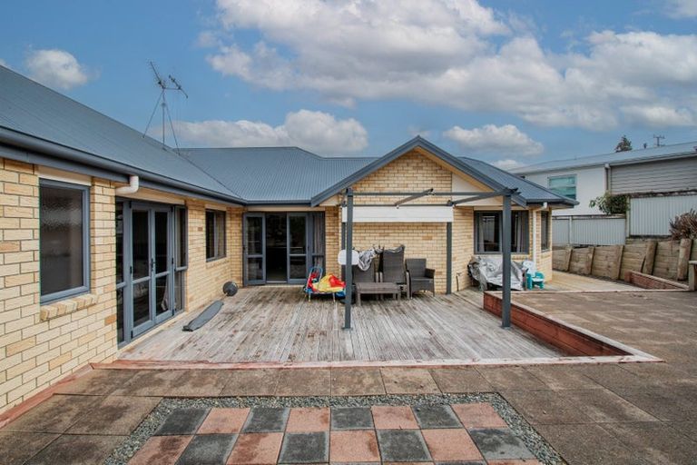 Photo of property in 24 Roderick Place, Rototuna, Hamilton, 3210