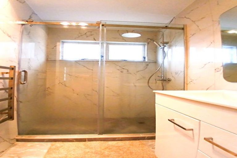 Photo of property in 1/11 Talavera Place, Te Atatu South, Auckland, 0602