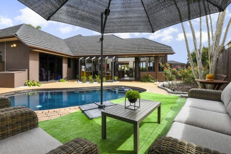 Photo of property in 70 Manor Park, Sunnyhills, Auckland, 2010