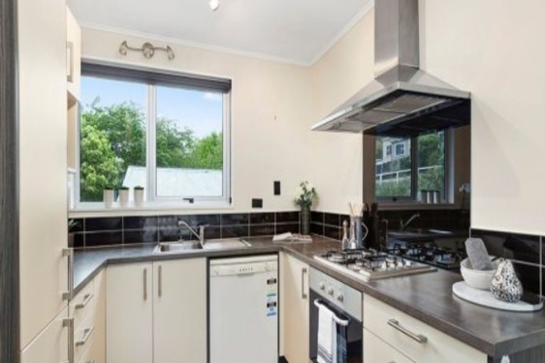 Photo of property in 169a Newlands Road, Newlands, Wellington, 6037