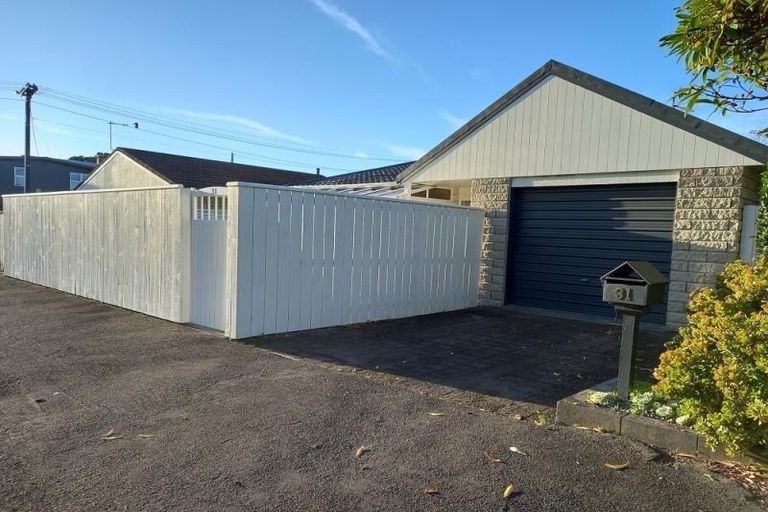 Photo of property in 31 Barrett Street, Westown, New Plymouth, 4310