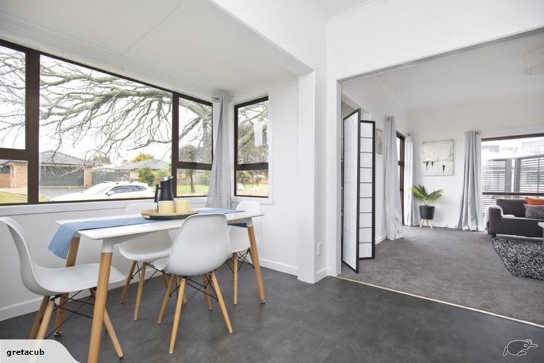 Photo of property in 2 Chalfont Street, Mangere East, Auckland, 2024