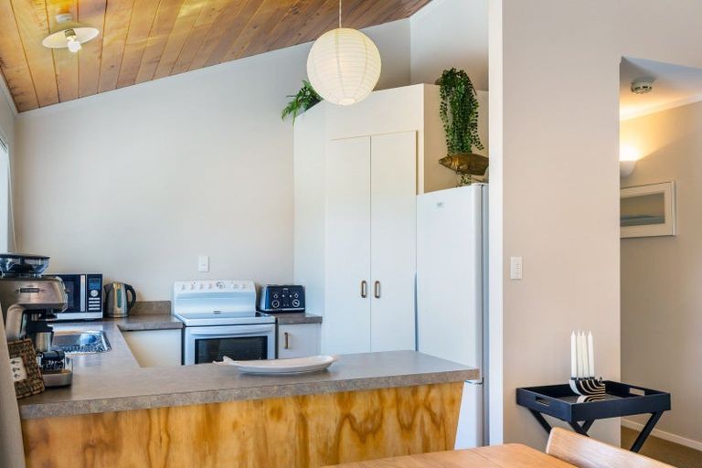 Photo of property in 7 Te Urunga Place, Acacia Bay, Taupo, 3330