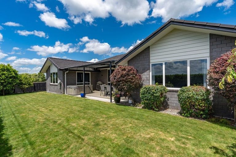 Photo of property in 1 Ruske Place, Grandview Heights, Hamilton, 3200