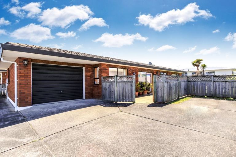 Photo of property in 63a Hutchinson Avenue, New Lynn, Auckland, 0600
