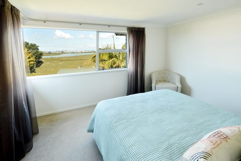 Photo of property in 114a Tiroroa Avenue, Te Atatu South, Auckland, 0610