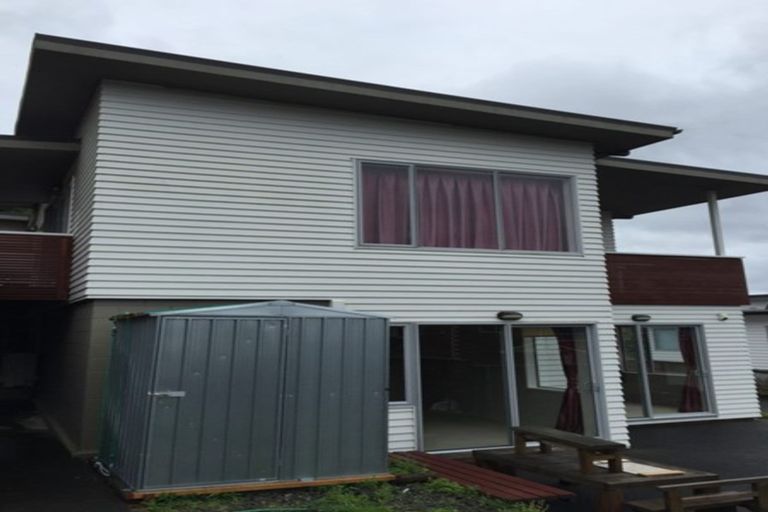 Photo of property in 23 Tamworth Crescent, Newlands, Wellington, 6037