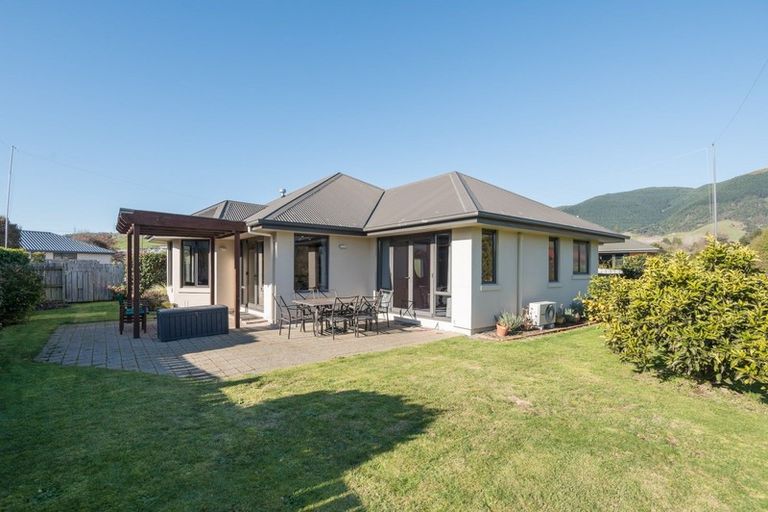 Photo of property in 10 Ngawhatu Road, Stoke, Nelson, 7011