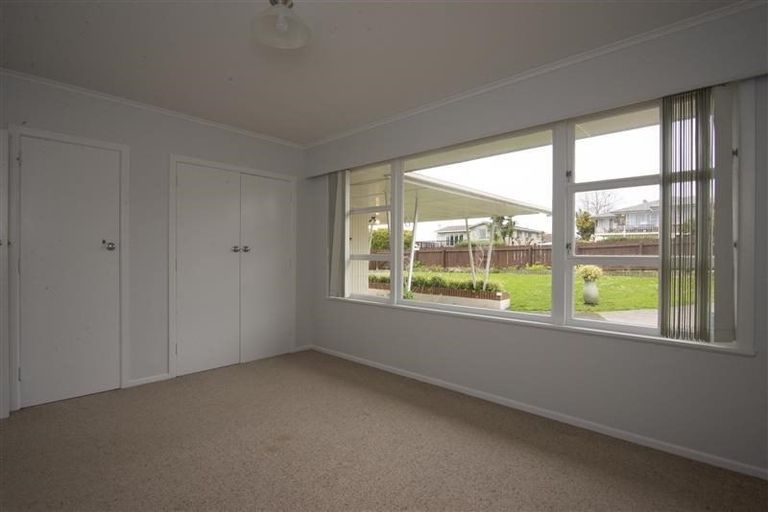 Photo of property in 6 Felgrove Street, Glendene, Auckland, 0602
